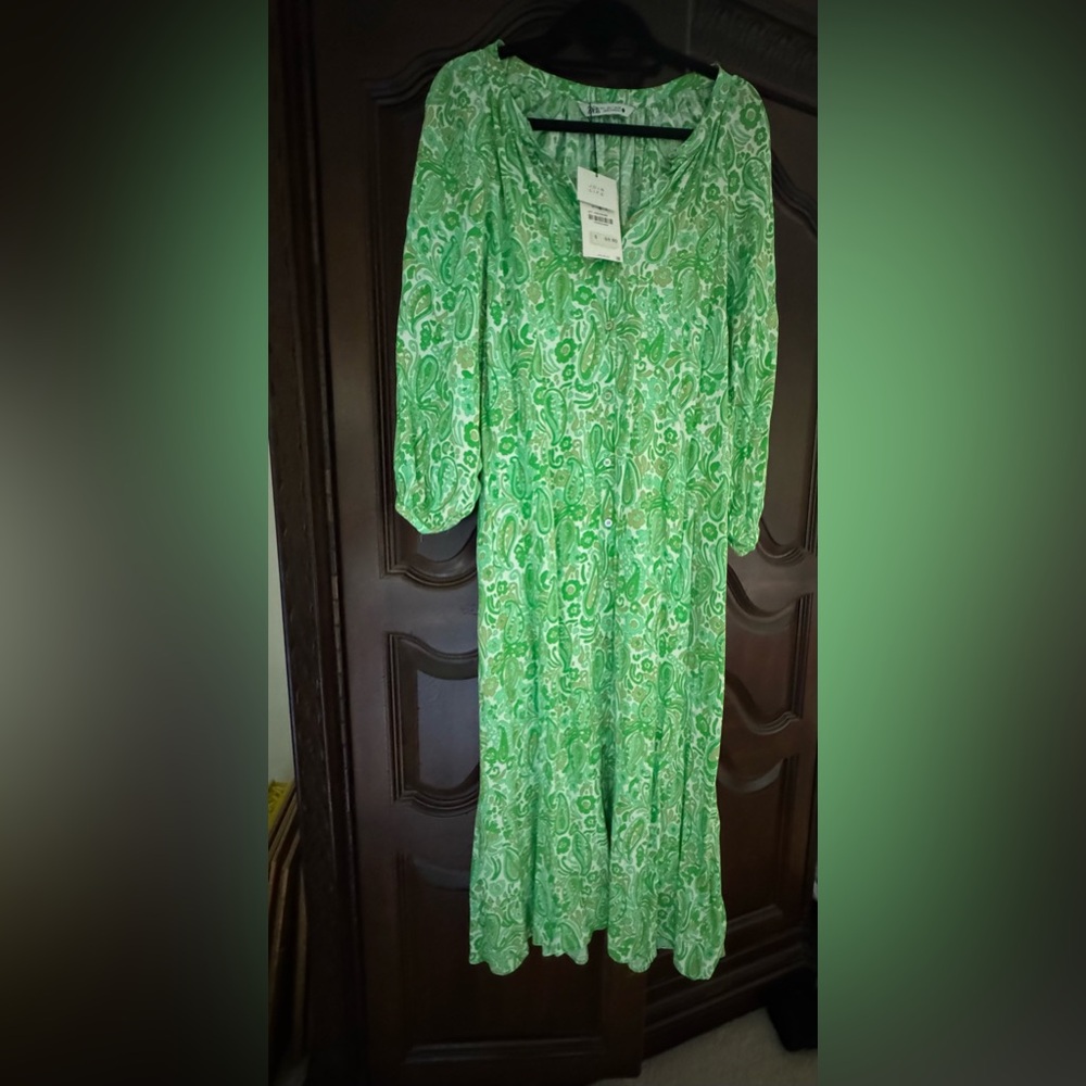 ZARA Green Paisley Maxi Dress
Style 7832/005/063 - Picture 3 of 5